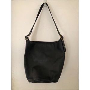 Black Leather Coach Shoulder Bag w/Zip
